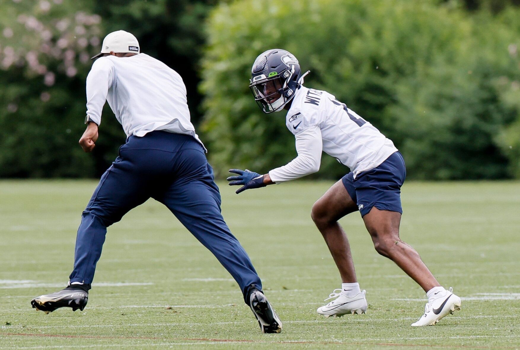 Seahawks rookie Devon Witherspoon practices for first time since