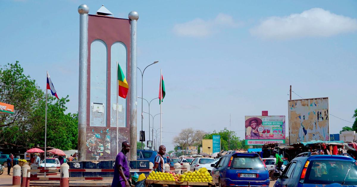 Niger uppger att myteriet slagits ned efter rysk hjälp att återta flygbas
