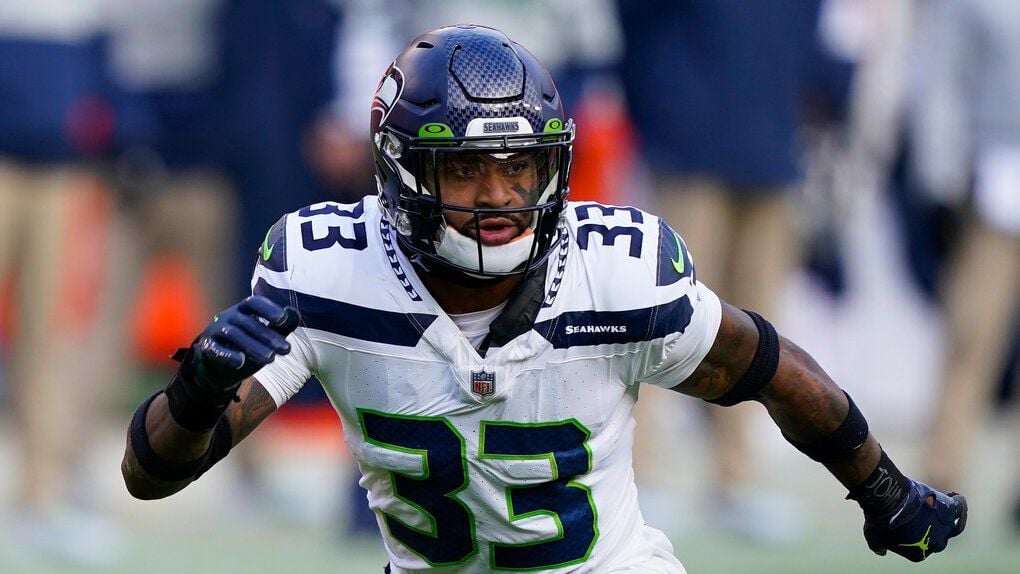 Seahawks' Jamal Adams yells at NFL official after leaving game