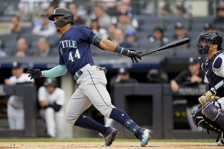 Mariners win 7th game in a row to increase lead on Blue Jays in