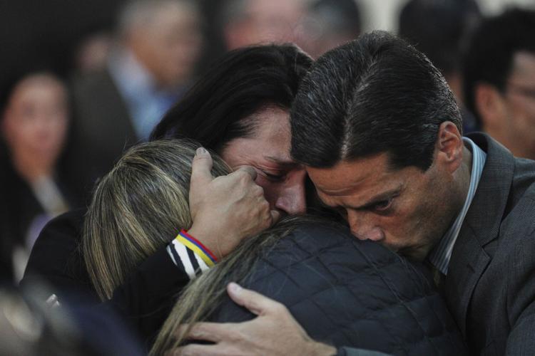 AP PHOTOS: Colombians pray for Sen. Miguel Uribe Turbay after assassination  attempt | National | union-bulletin.com