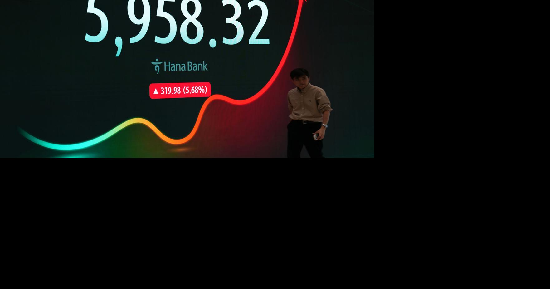 US stocks hold steady as the countdown ticks to a Federal Reserve decision on interest rates