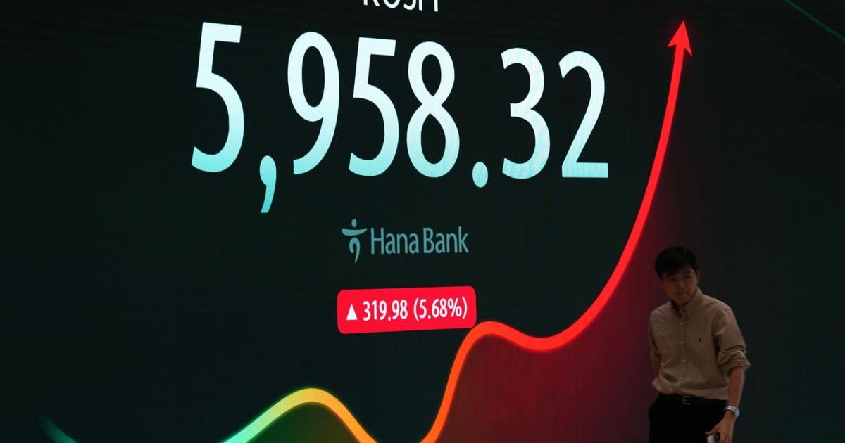 US stocks hold steady as the countdown ticks to a Federal Reserve decision on interest rates