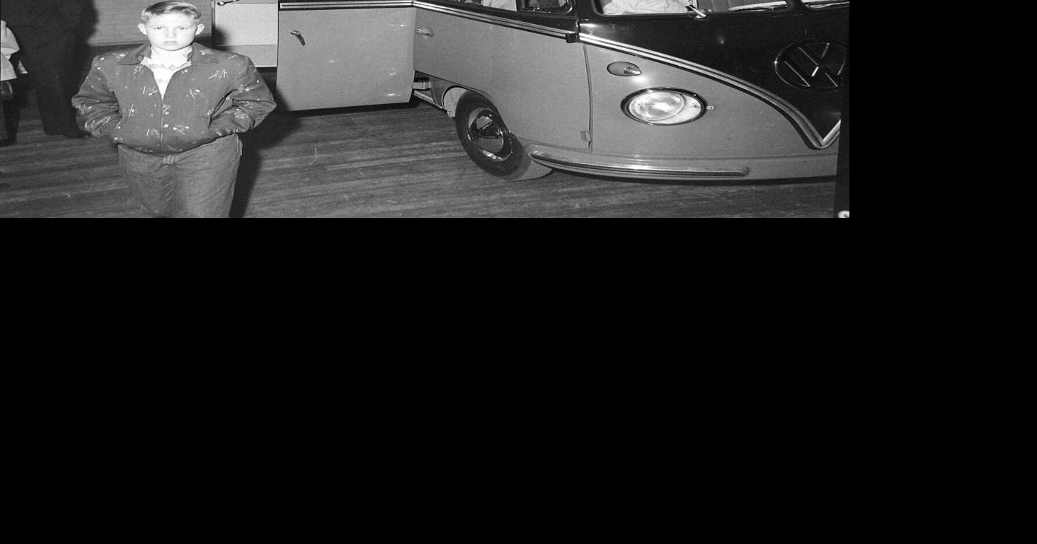 Dawson Motor Company on Wellington Avenue between 1954 and 1962