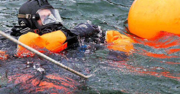 Underwater search continues in fatal Columbia River plane crash