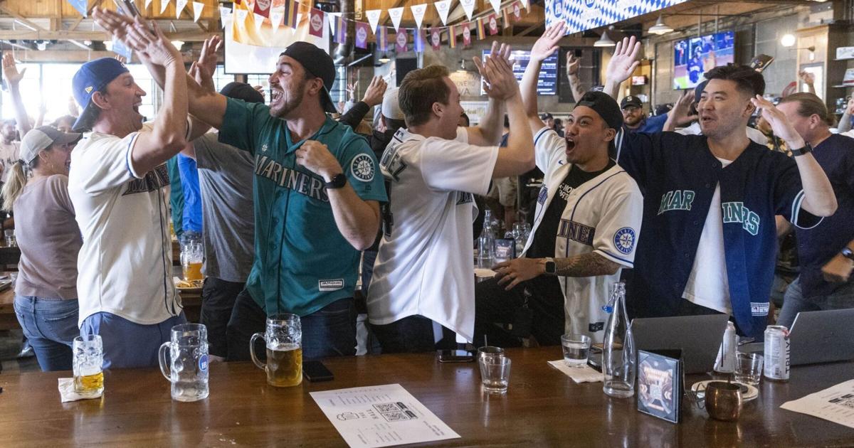 Mariners playoff games: 8 Seattle-area bars for watching this weekend