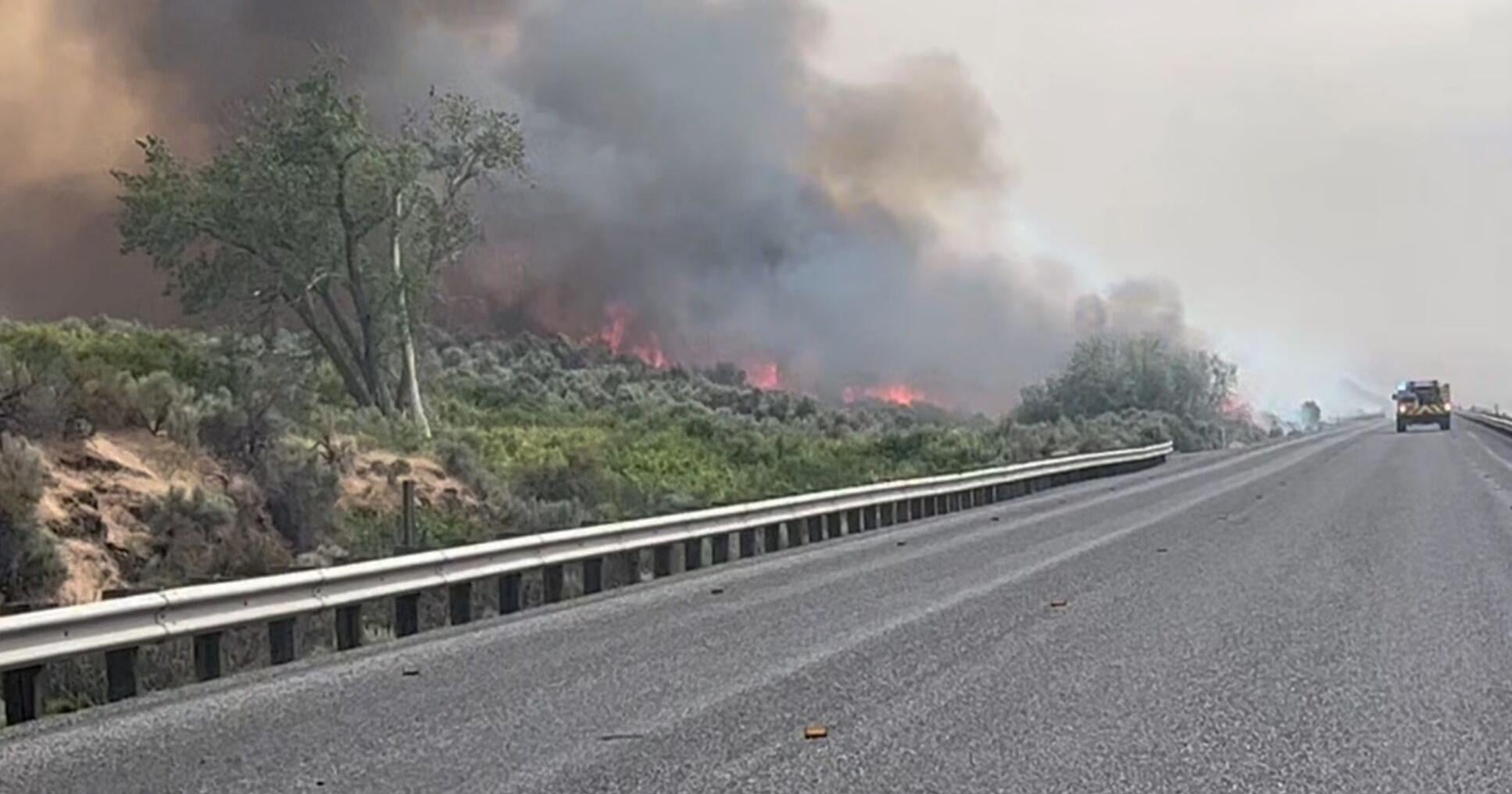 Traffic along U.S. 730 closed as wildfire burns in Umatilla County - Vimarsana News