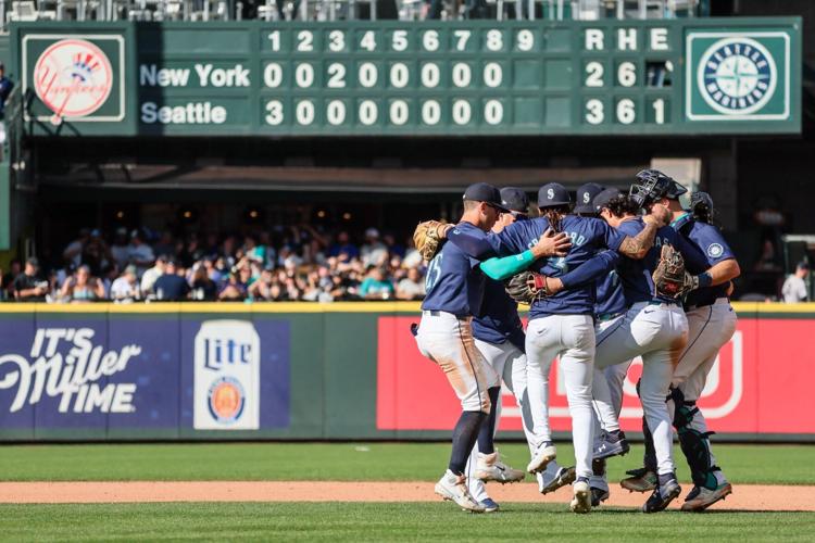 Mariners sign 12 players as international free-agent period begins ...
