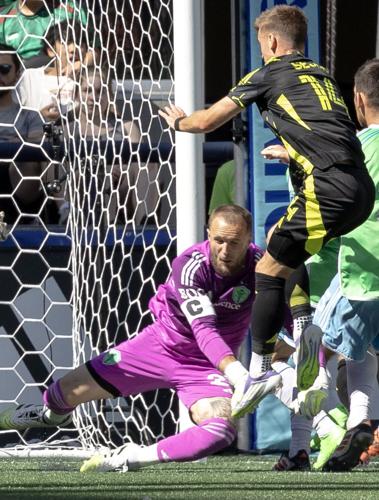 Sounders keeper Stefan Frei suffers scary injury during draw with Columbus  | Sounders FC | union-bulletin.com