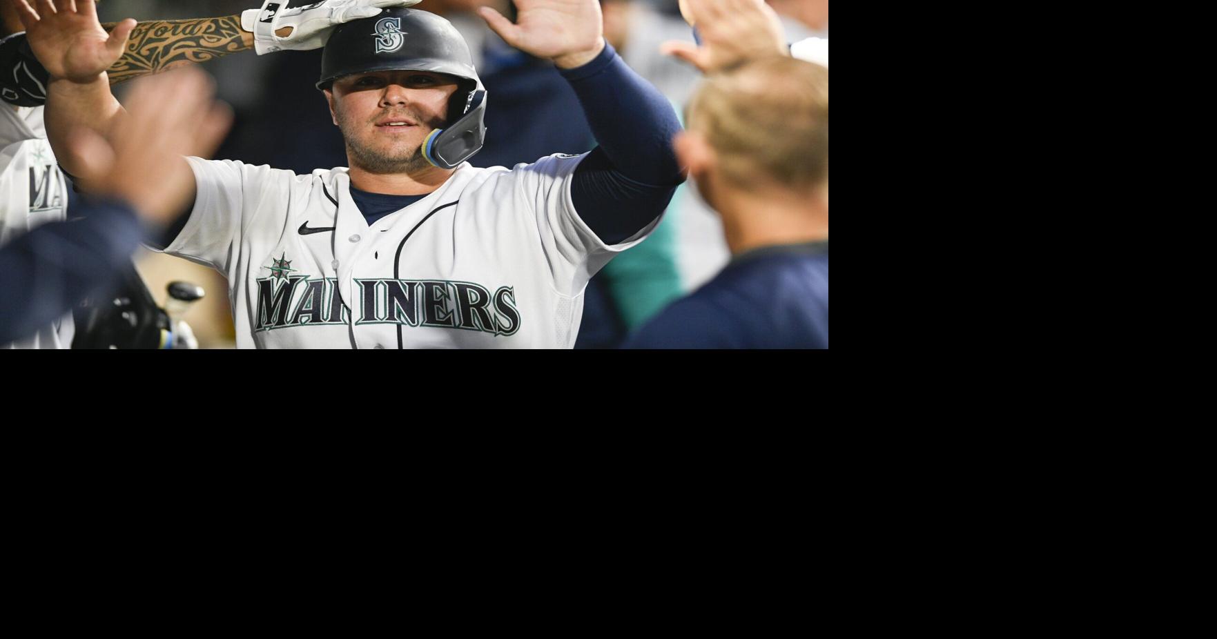Mariners gain ground in playoff race by blanking Angels 8-0