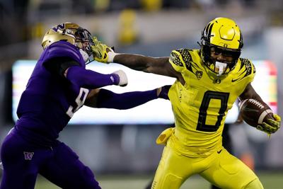 LOOK: Oregon Ducks unveil all-yellow uniforms for rivalry game vs