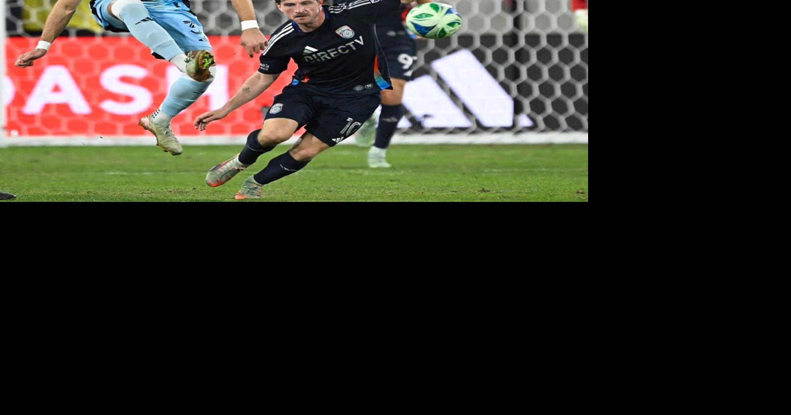 Sounders sign midfielder Hassani Dotson from Federal Way