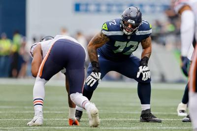 Seahawks start three rookies against Broncos