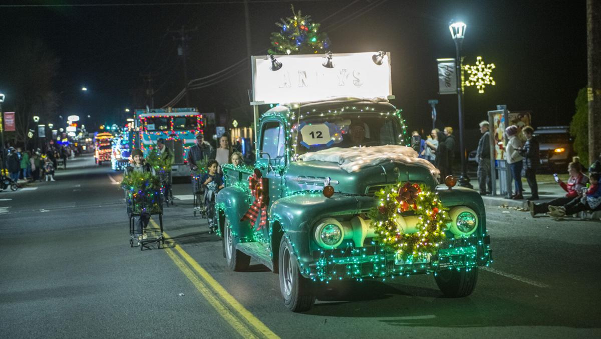 College Place Wa Christmas Parade 2022 Photos: College Place Residents Enjoy The Light Up The Avenue Parade On A  Mild Night | Photos Videos | Union-Bulletin.com