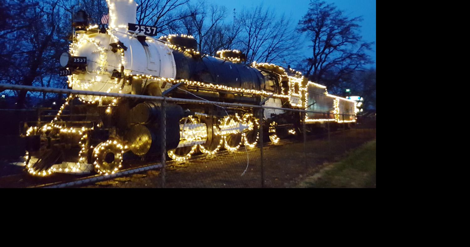 Railroad grand dame dressed for season with 3,000 lights Etcetera