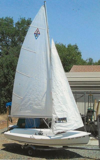 15' Catalina sailboat w retrac