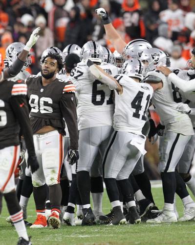 Browns see their playoff hopes take a hit after Raiders win, 16-14