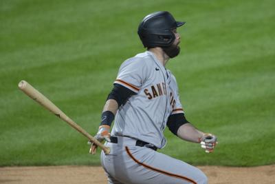 Giants' Brandon Belt accepts qualifying offer to return to team in