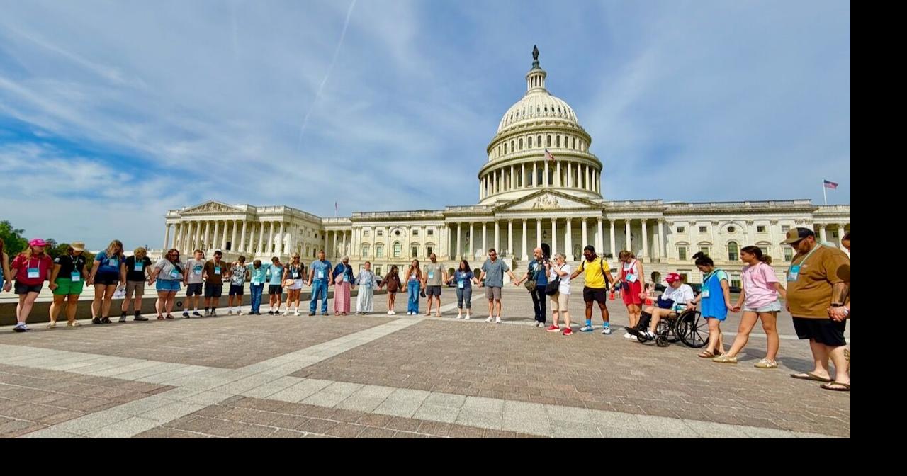 Mother Lode Christian students embrace history, thank veterans on D.C. trip