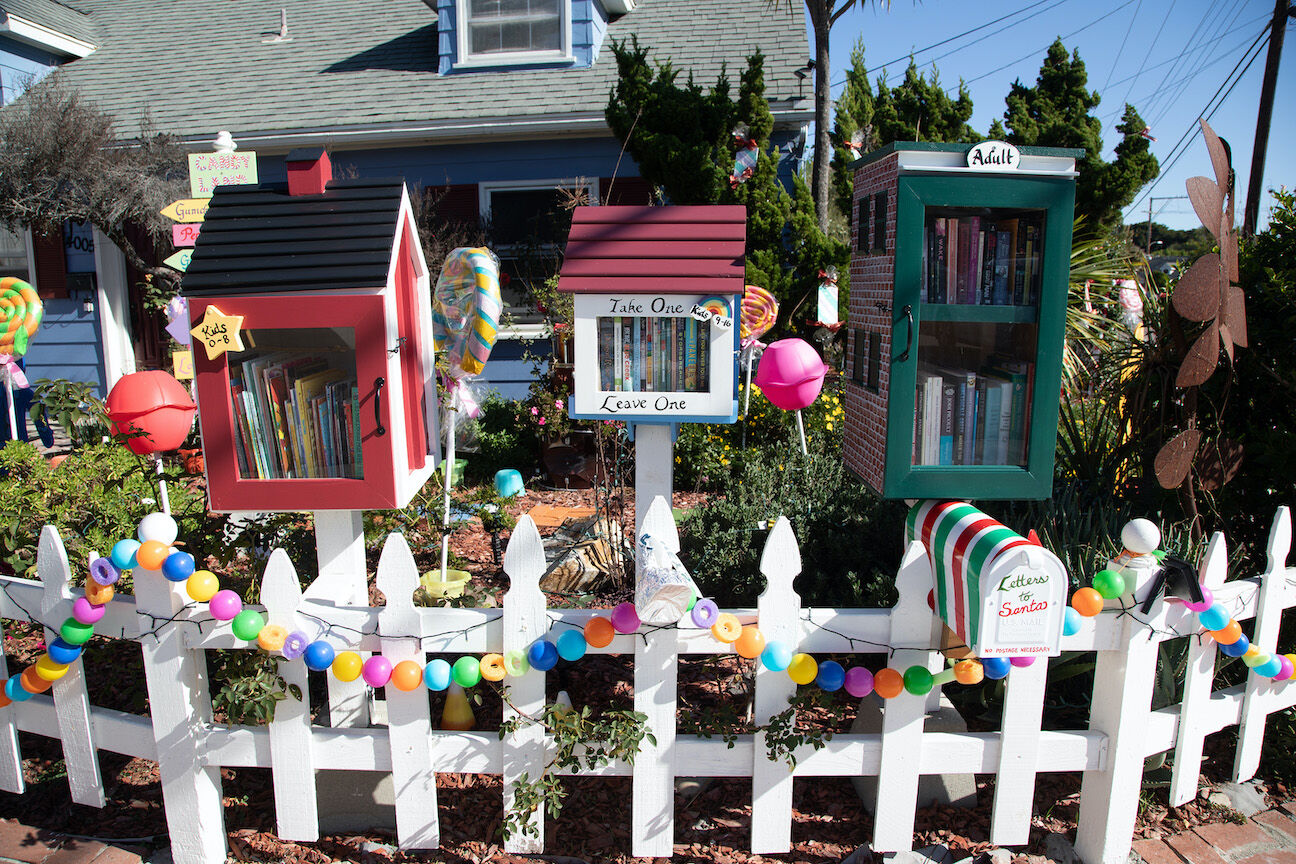 Little libraries neighborhoods provide books, cheer during pandemic - Vimarsana News