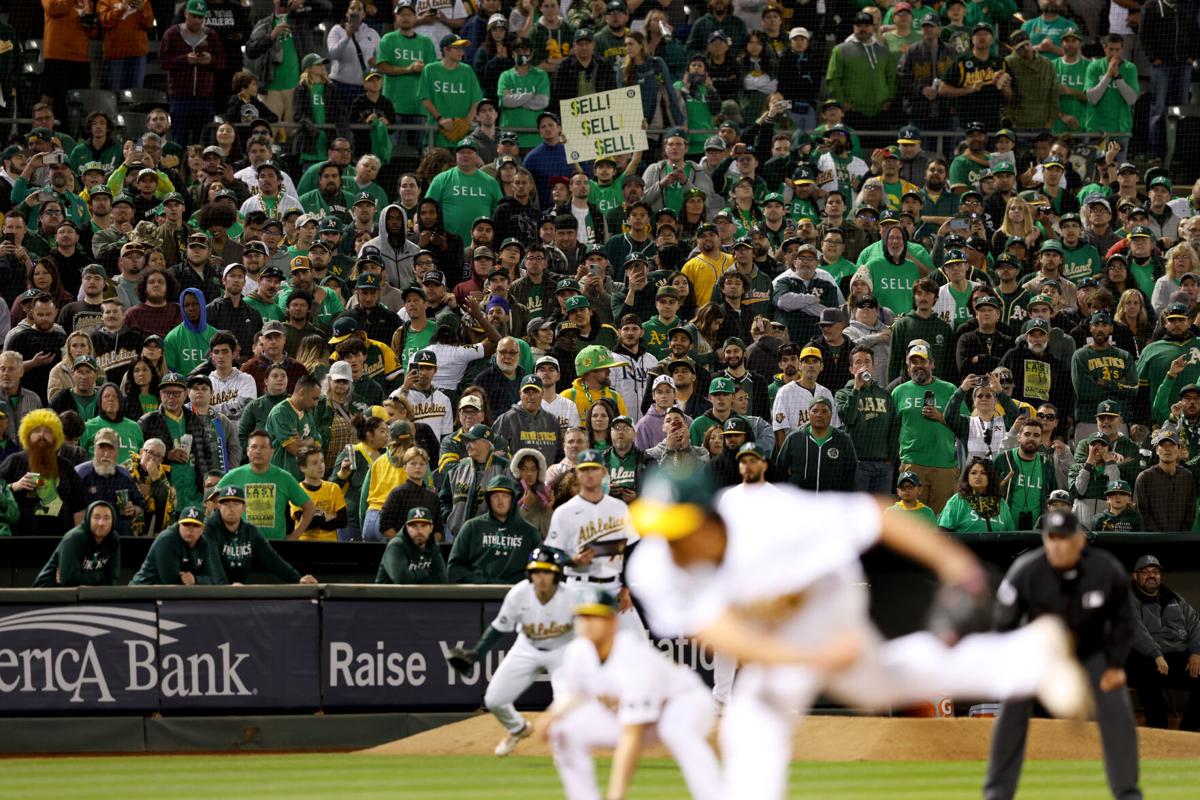 A's edge Giants before biggest home crowd of the season