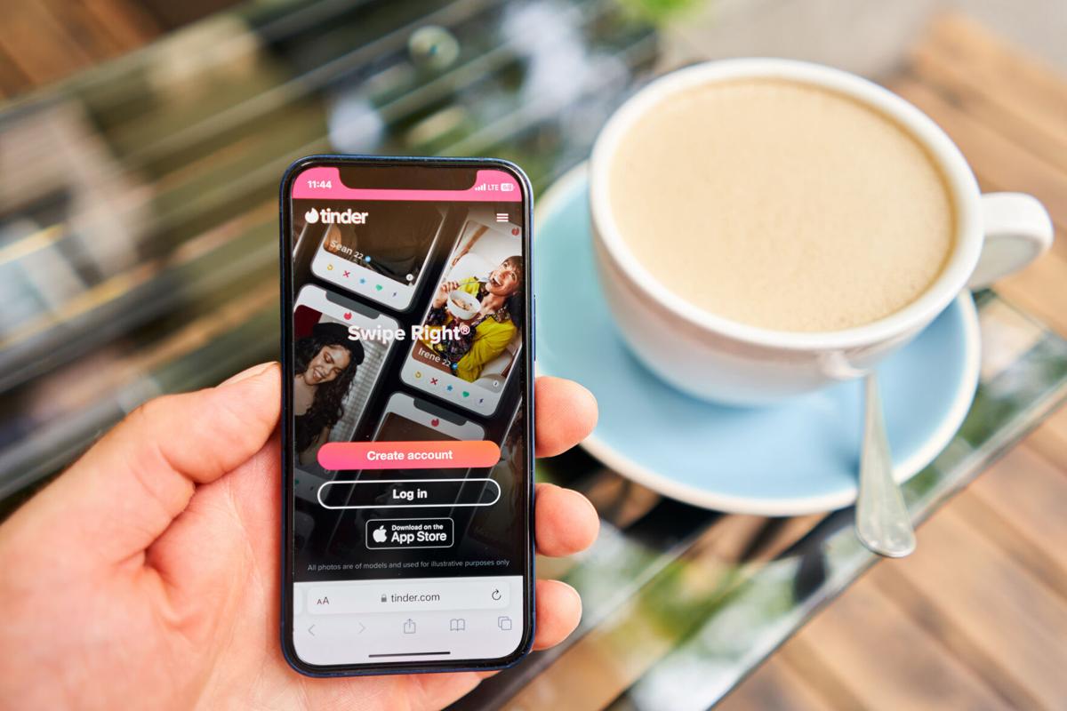 Finding Love in a Swipe Right: Tips for Staying Positive in Dating - Understanding the Modern Dating Landscape