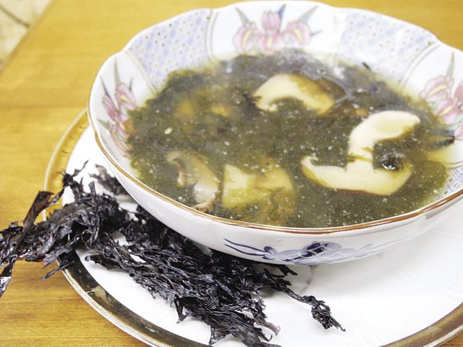 Janine Gilbertson's Granite KItchen Sampling the 'sea vegetables' that are staples in Asian