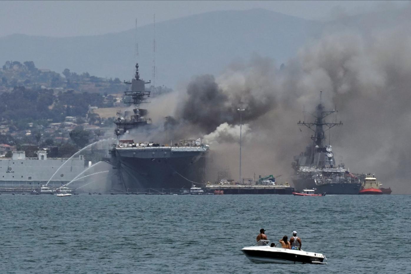 Fire Crews Battle San Diego Navy Ship Fire 18 Sailors Injured Military Unionleader Com