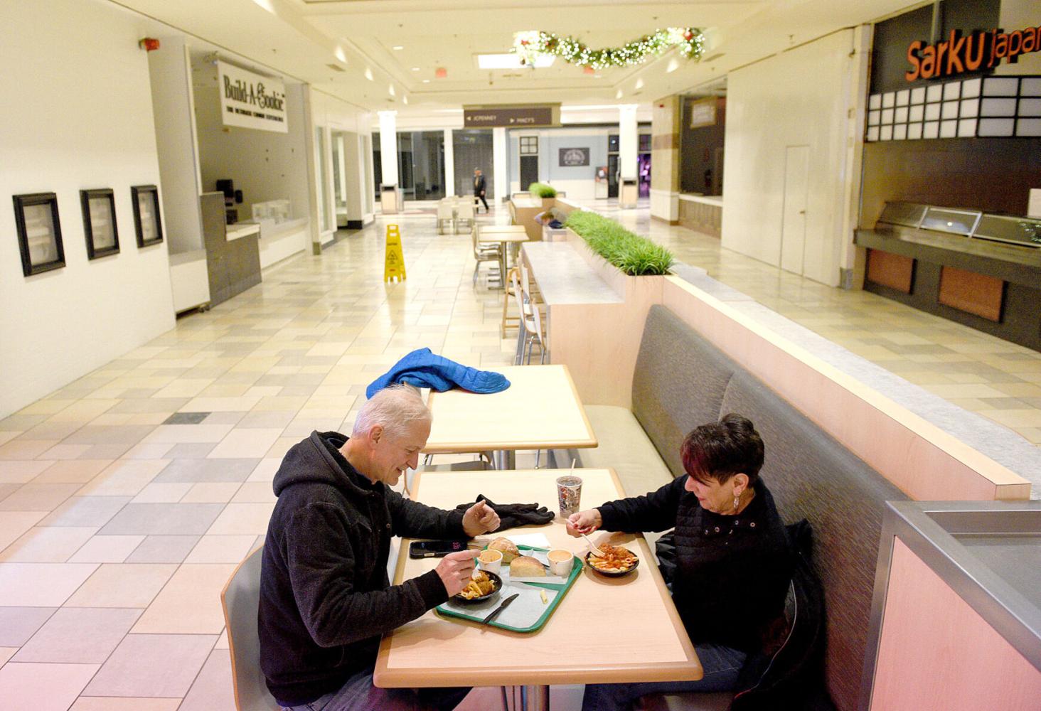 Last Christmas shopping hurrah for Fox Run Mall Business