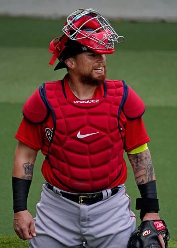 Red Sox catcher Vazquez wants to win a Gold Glove