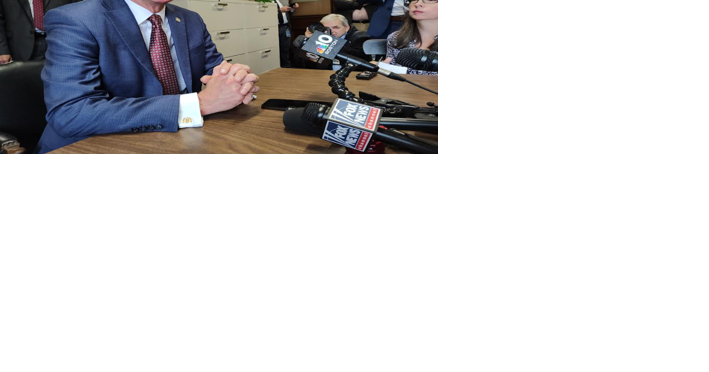 Asa Hutchinson admits he must 'make some progress' to revive campaign - Vimarsana News