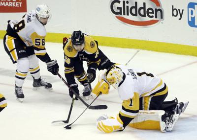 Guentzel, DeSmith (52 saves) shine in Penguins' shutout of ...