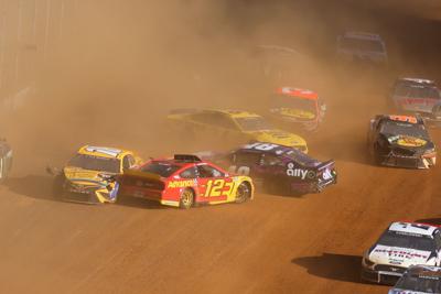Joey Logano Takes Late Lead Wins Dirt Race At Bristol Nascar Unionleader Com