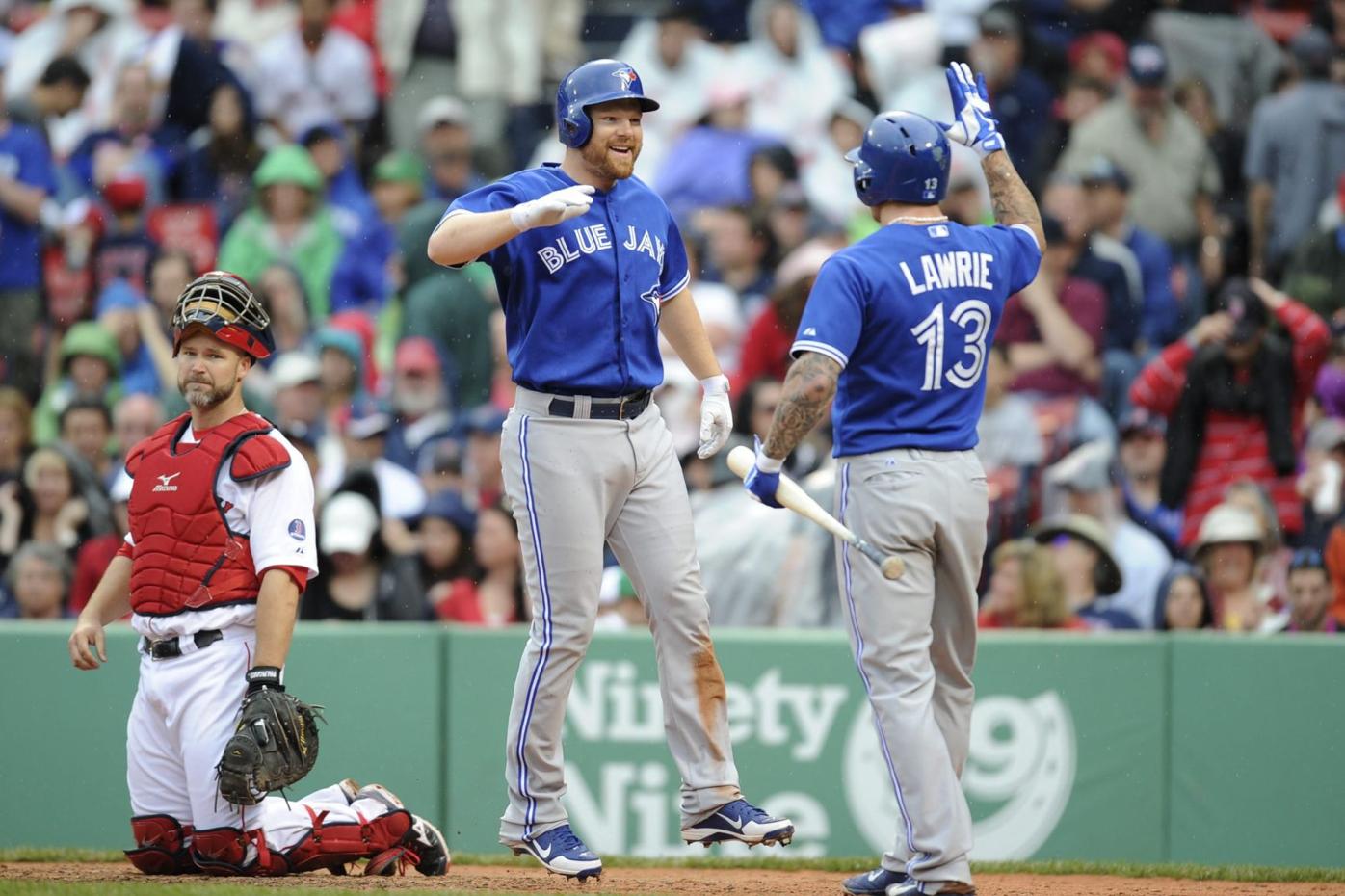 Kawasaki's double gives Toronto walk-off win 