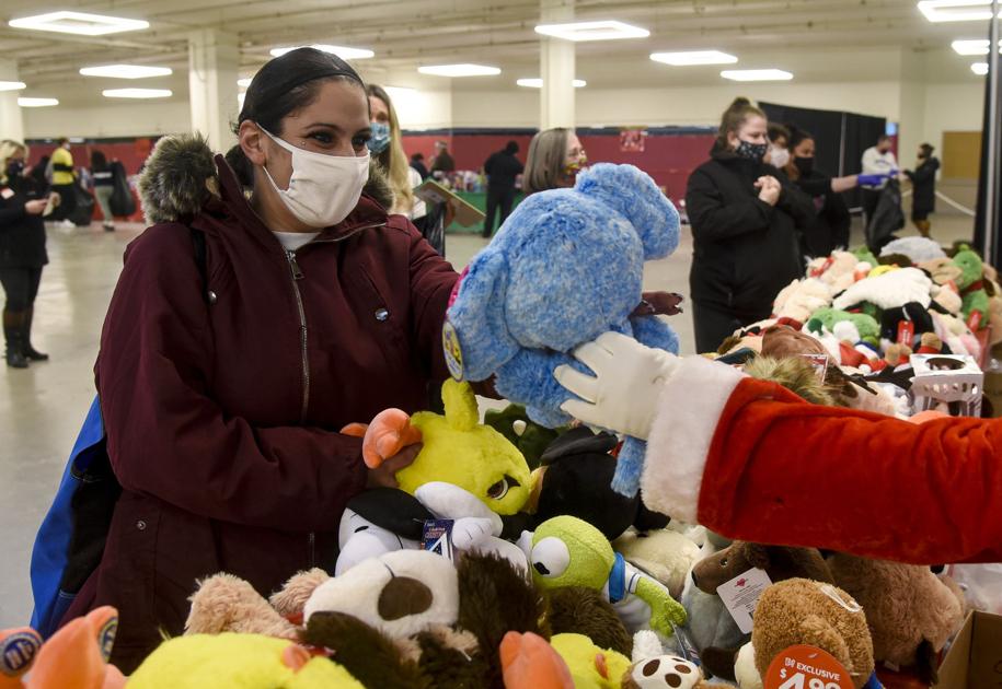 Salvation Army ‘Toy Shop’ gives out thousands of gifts amid pandemic | Santa Fund