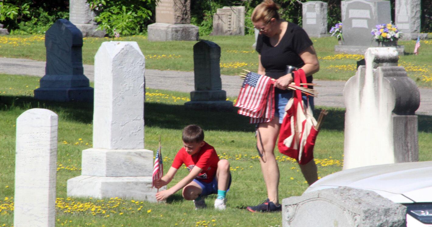 Nashua students place flags on veterans' graves in Memorial Day tribute - Vimarsana News