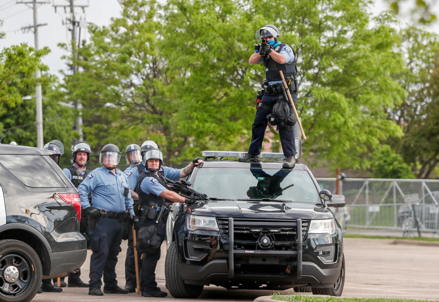 Police looking for dozens who looted Lululemon on St. Paul's Grand Ave.  during Floyd unrest – Twin Cities