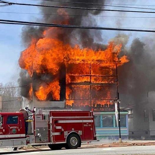 Fire routs more than a dozen in Lincoln; community rallies to help - Vimarsana News
