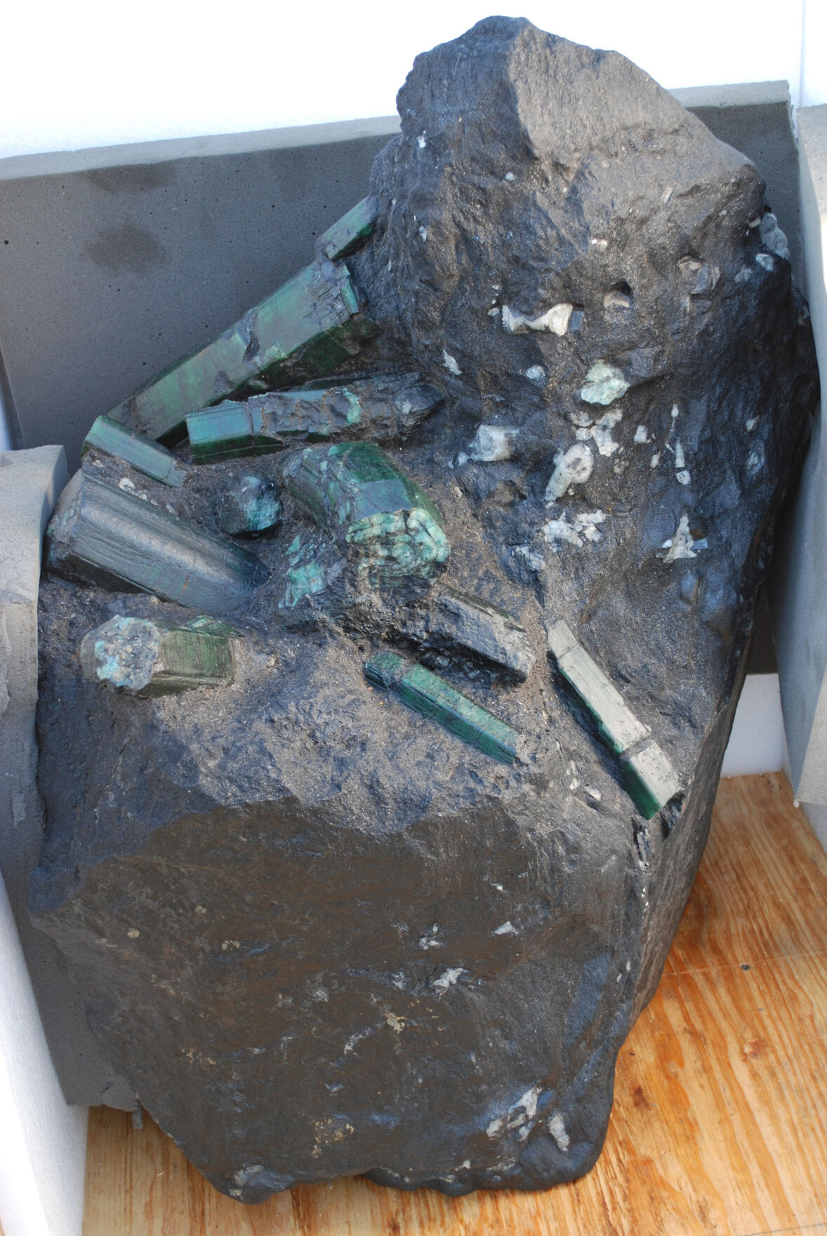 How an 836-pound 'cursed' emerald traveled the Americas, ruining lives ...