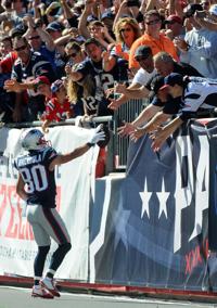 Milestone day for Brady, Pats in blowout of Jaguars, Patriots