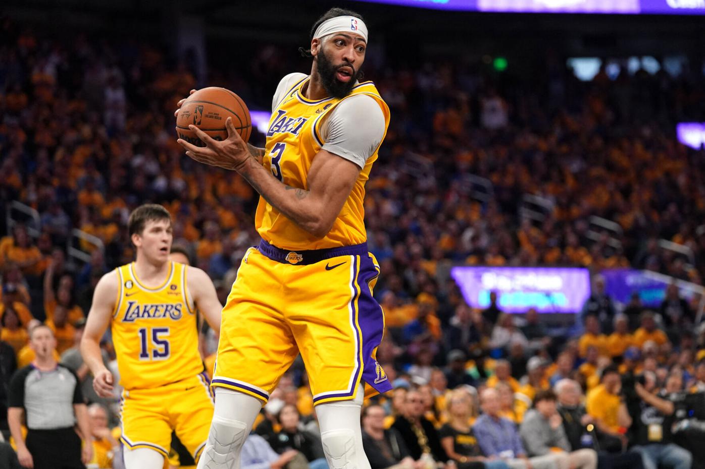 LeBron James 'gifting' No. 23 to Anthony Davis amid anticipated trade to Los  Angeles Lakers: report