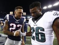 Eagles score 35 straight points, hold off Patriots, Patriots