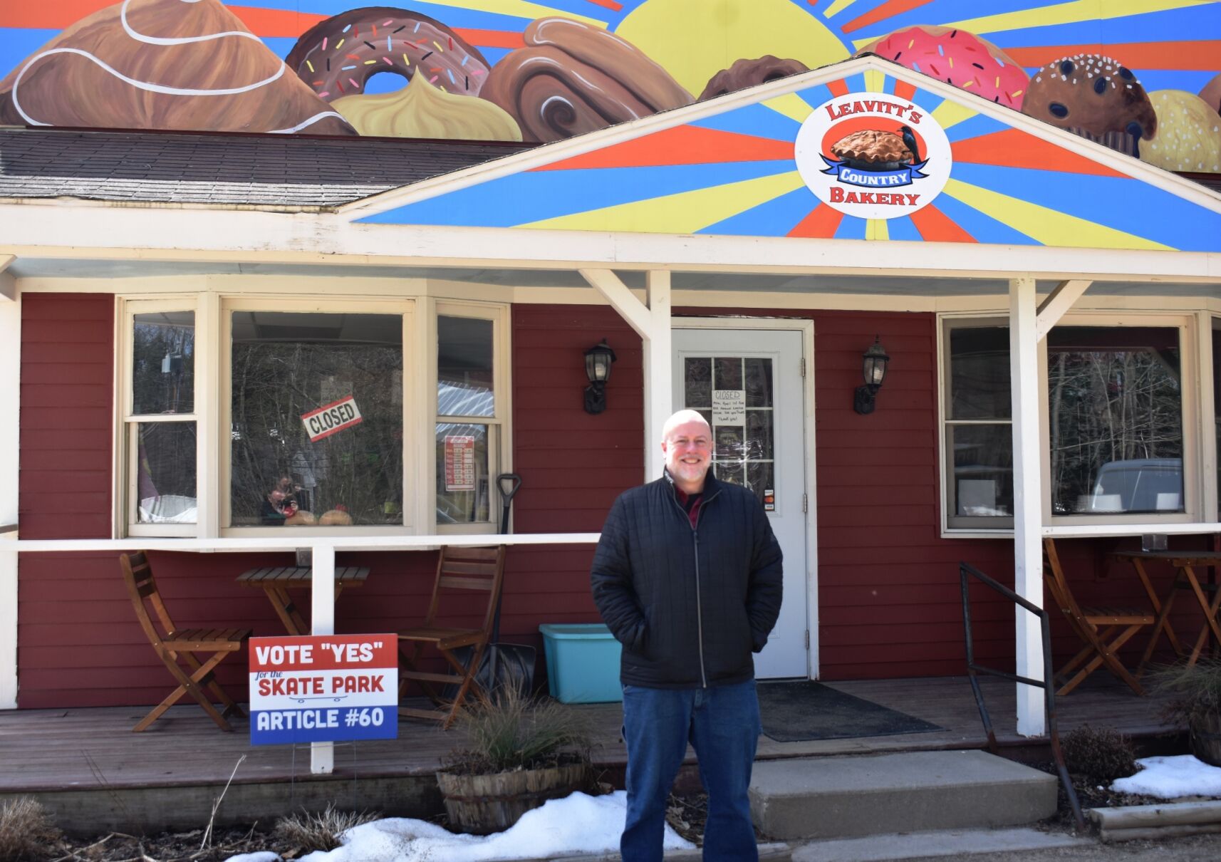 At odds with town's sign ordinance, bakery owner and attorney hope ...