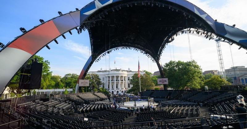 Trump hosts White House cage fights amid war and political scrutiny