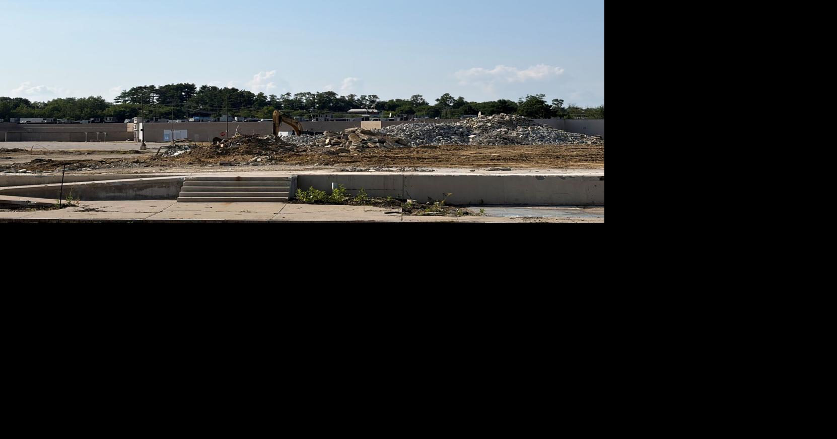 The Fox Run mall in Newington is on the road to rubble
