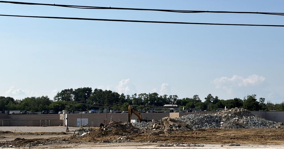 The Fox Run mall in Newington is on the road to rubble
