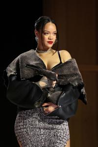 Rihanna plans highly-awaited return to stage with Super Bowl