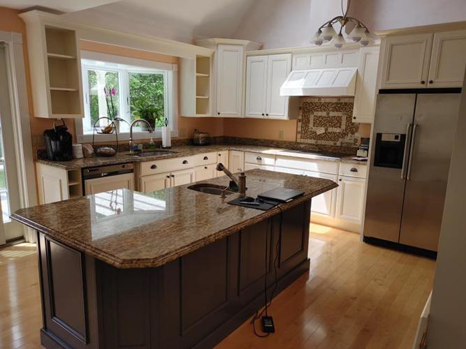 Same Cabinets Diffe Look Homes, Are Brown Granite Countertops Out Of Style In Taiwan
