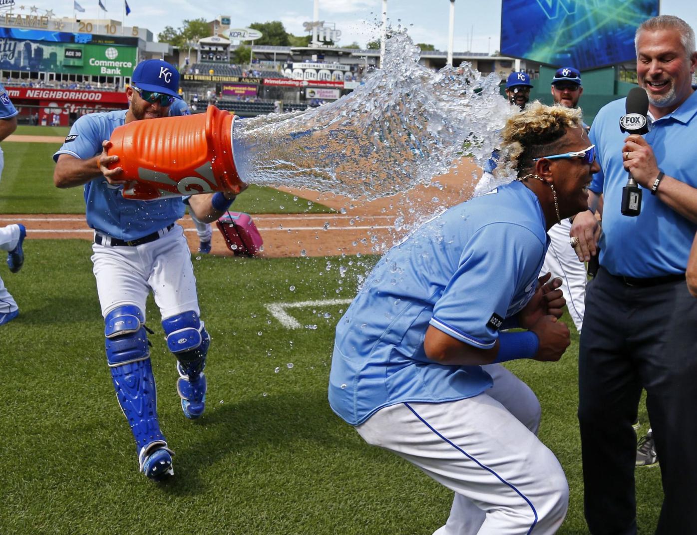 Salvador Perez hits grand slam in back-to-back games, Royals win