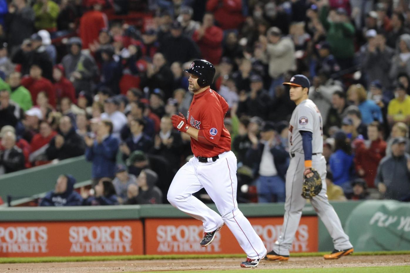 Gomes lifts Red Sox to fourth straight win